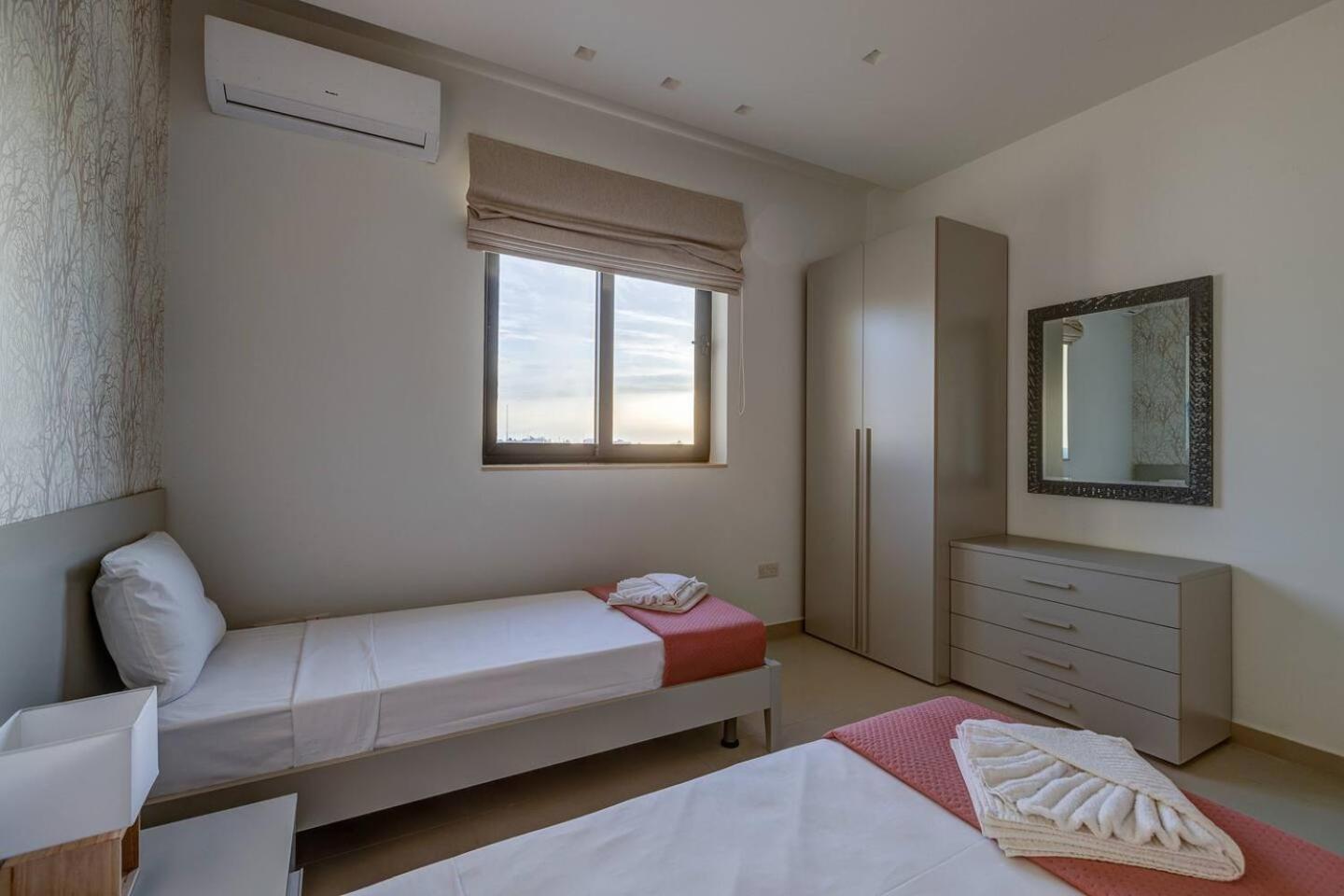Stunning 3bed With Views By Homely Apartman